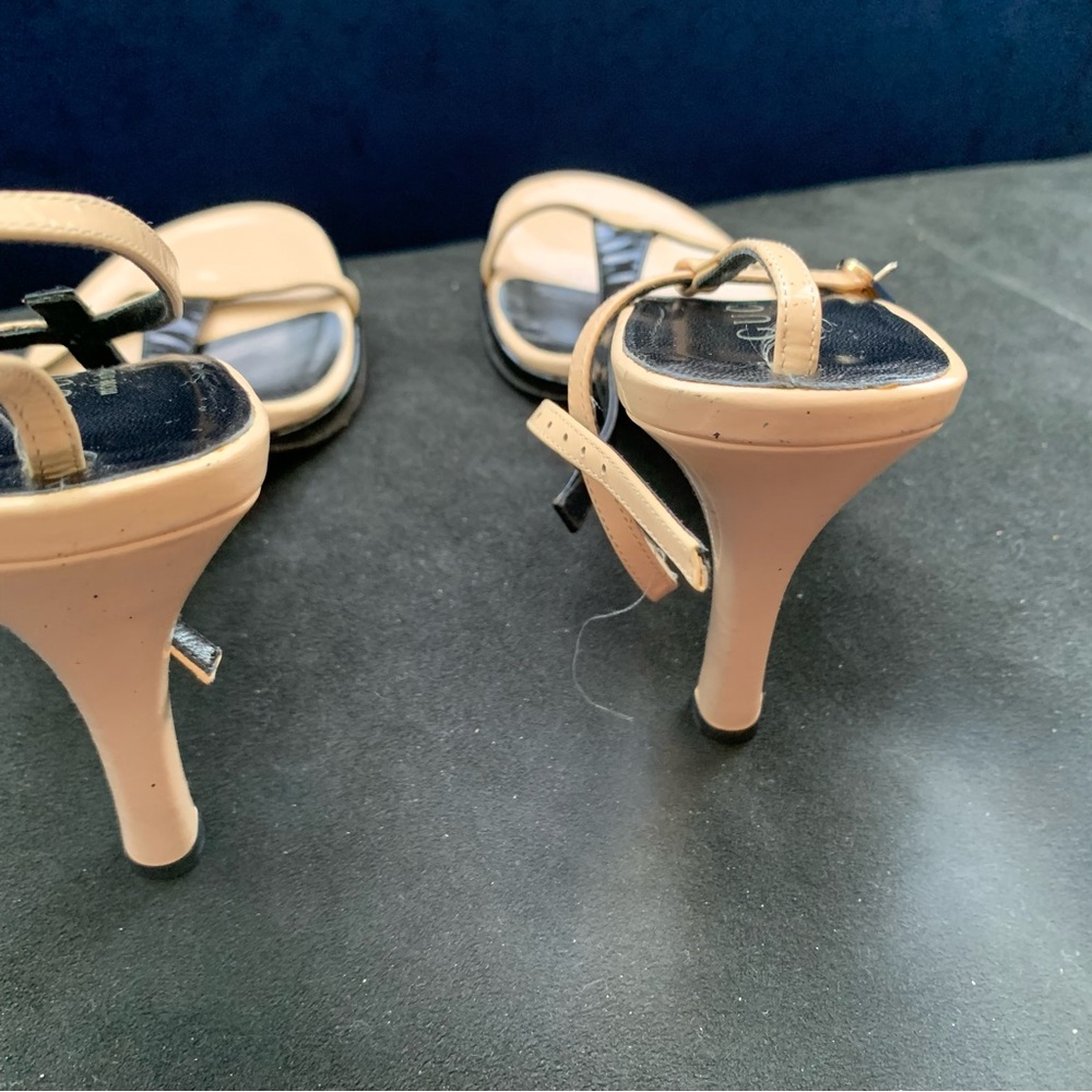 Gucci  Vintage Sandals . Beigy white with black. - Picture 7 of 9